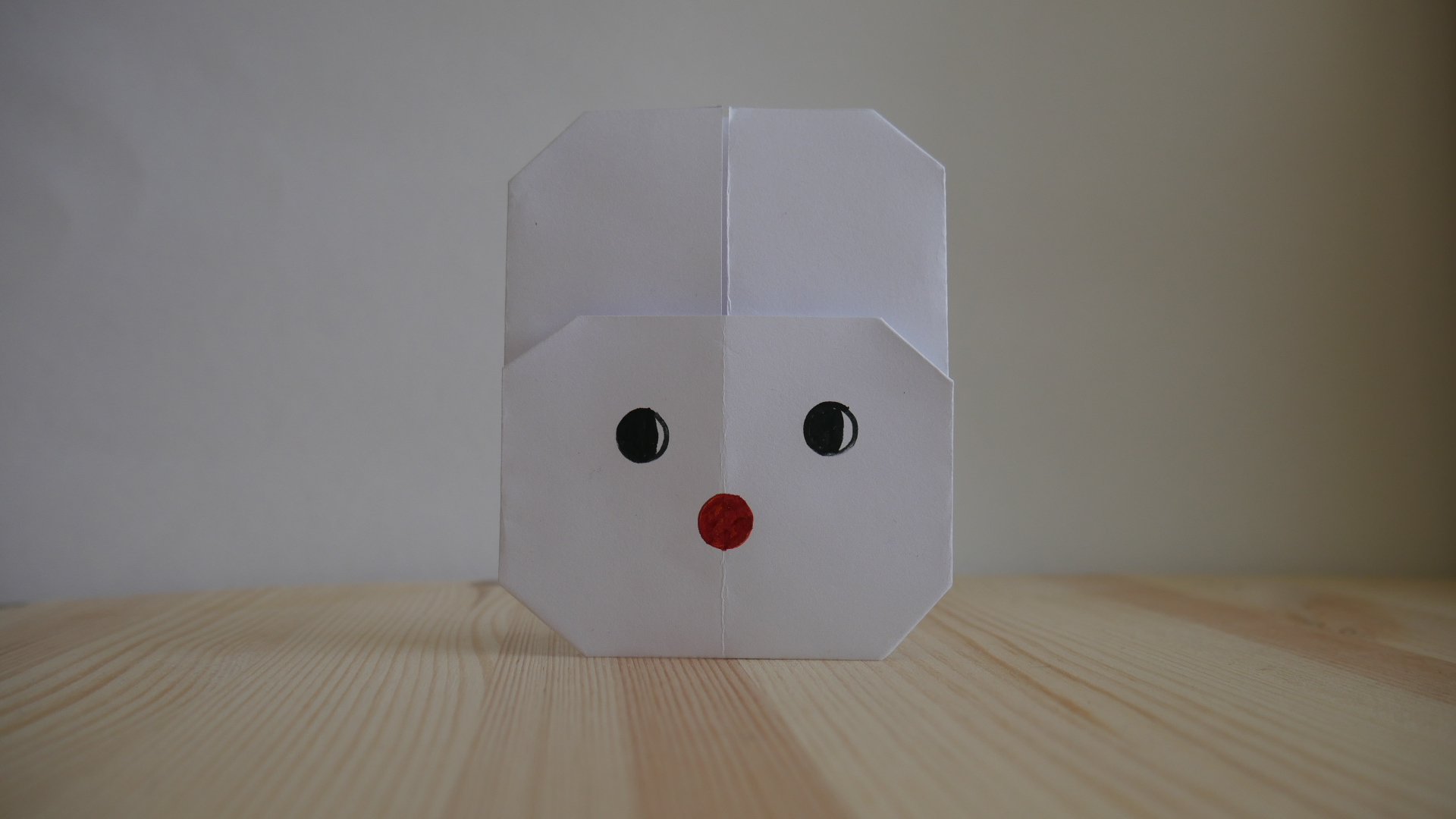 Оригами. Как сделать кролика из бумаги (видео урок)