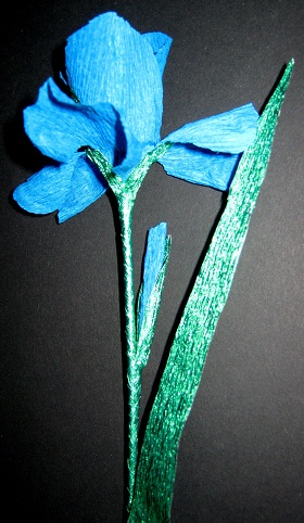 Ирисы - цветы из гофрированной бумаги