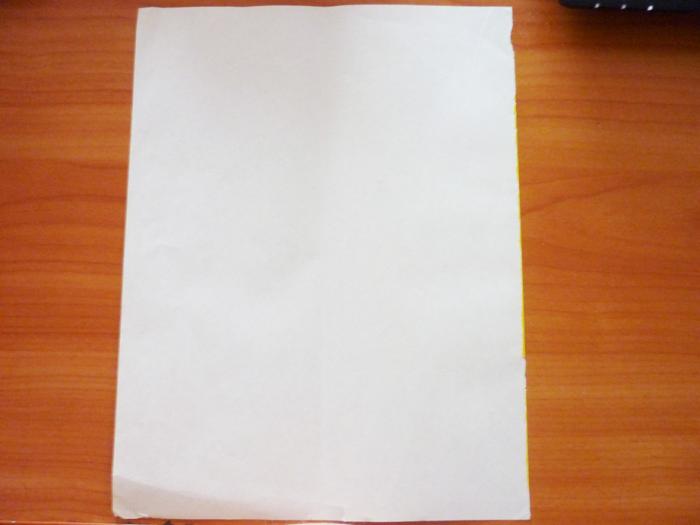 Какой лист бумаги крупнее а4. Лист бумаги на столе. Пустой лист бумаги. Лист бумаги а4. Чистый листок бумаги.