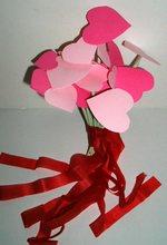 Подарок для родителей к празднику День святого Валентина  - букет сердечек - как выражение детской  любви