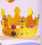 Корона - поделка из цветного картона и пуговиц для детей