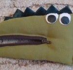 Крокодил - развивающая игрушка для детей своими руками