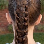 Детские прически на длинные волосы - хвост с узелками